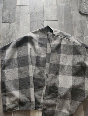 Gap Cozy Gray Plaid Open Front Shawl